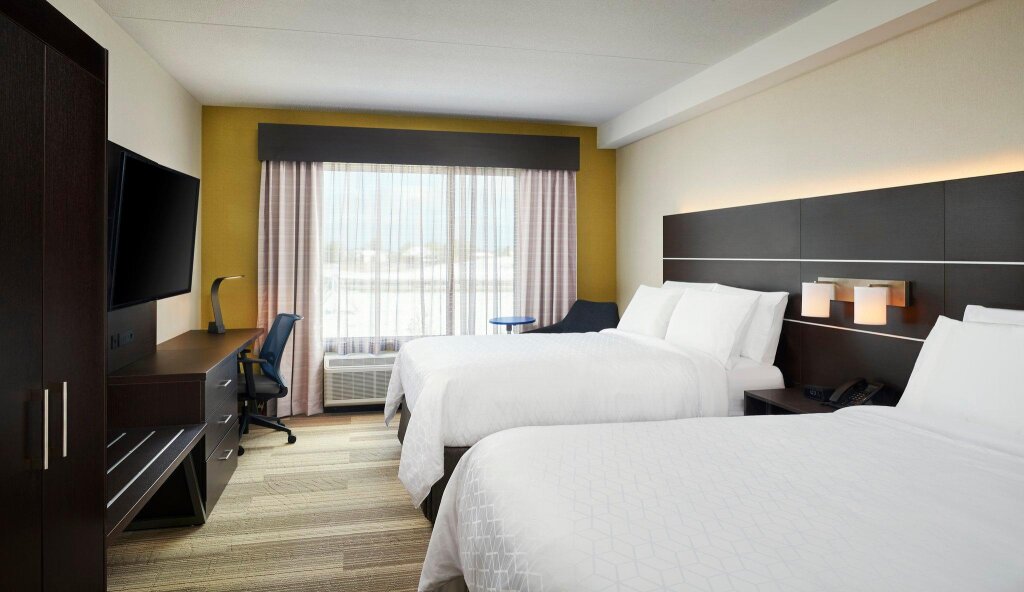 Двухместный номер Standard Holiday Inn Express & Suites Windsor East - Lakeshore, an IHG Hotel