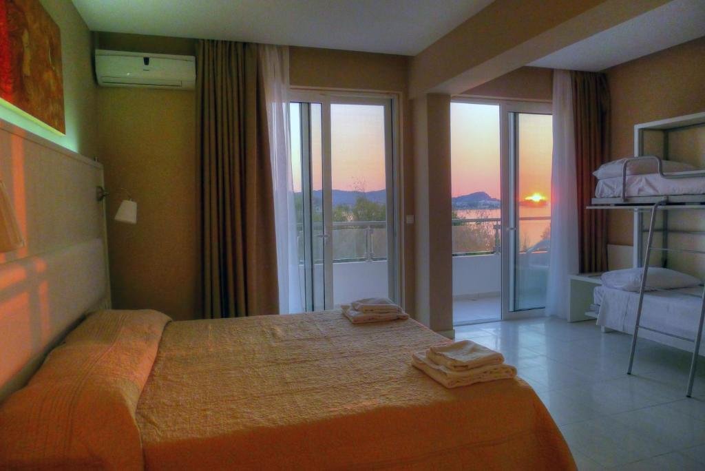 Habitación cuádruple Estándar con vista parcial Sidari Beach Hotel