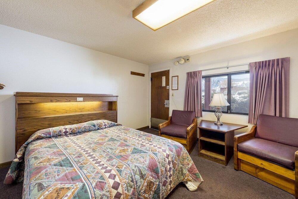 Standard Zimmer Western Lodge - In Steamboat Springs