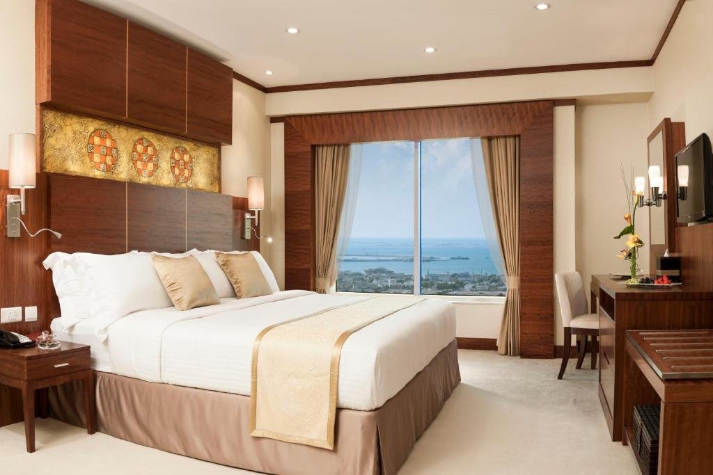 Люкс Premium с 2 комнатами Carlton Downtown Hotel