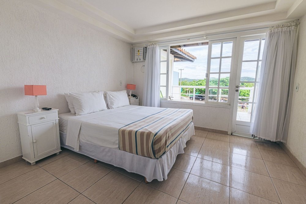 Superior Double room with balcony and with canal view Residencial Portoveleiro