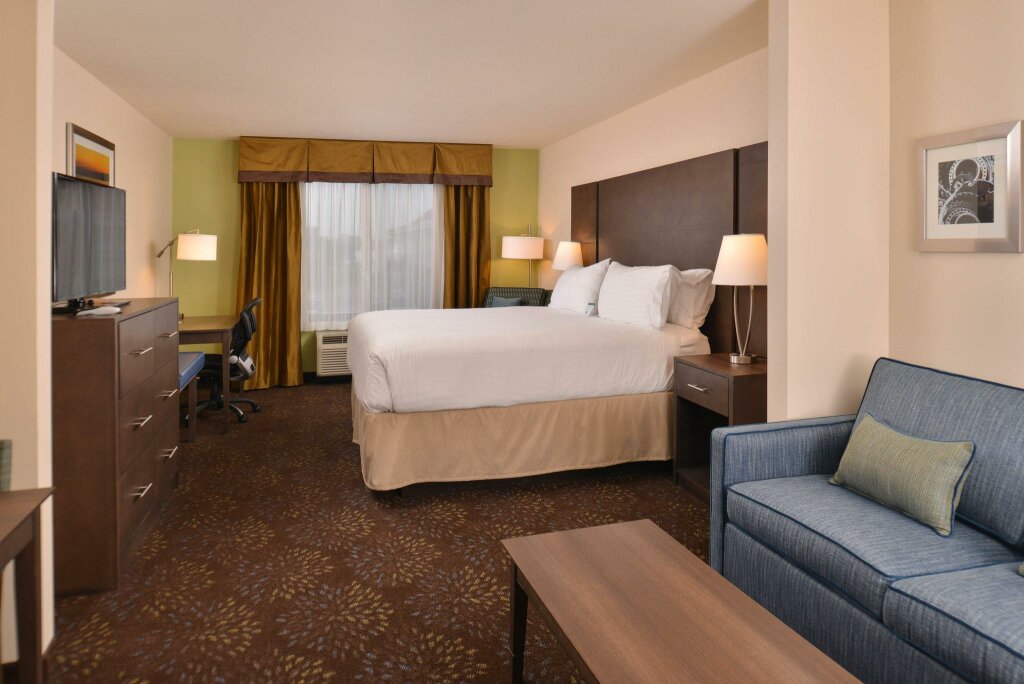 Люкс Holiday Inn Express & Suites Dearborn SW - Detroit Area, an IHG Hotel