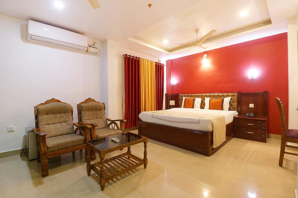 Suite FabHotel Harshavardhana Inn Perambara