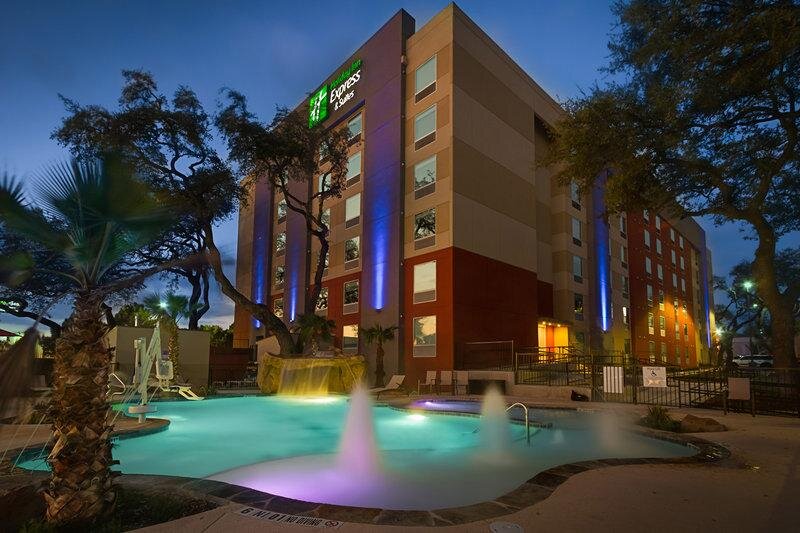 Люкс с видом на море Holiday Inn Express & Suites San Antonio Medical Center North, an IHG Hotel