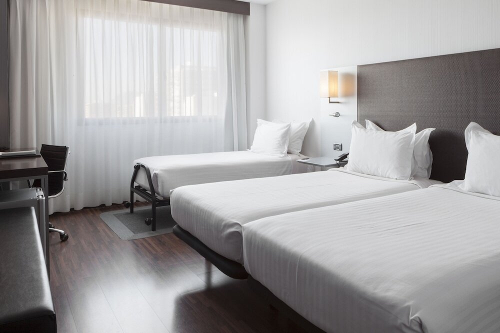 Трёхместный номер Standard AC Hotel by Marriott Alicante