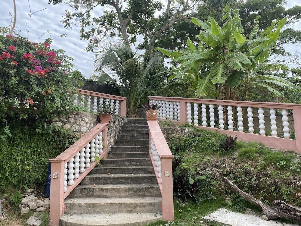 Villa Mobay Surprise Villa - Newly Renovated 2BR Villa w Gorgeous Mountain Views by Redawning