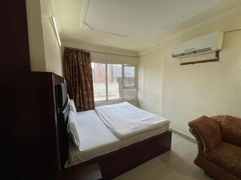 Habitación Económica Hotel Himgiri