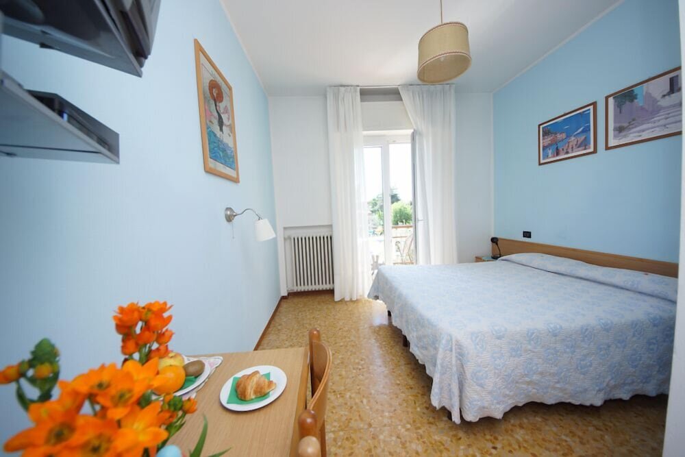 Standard Triple room with balcony and with city view Hotel Firenze