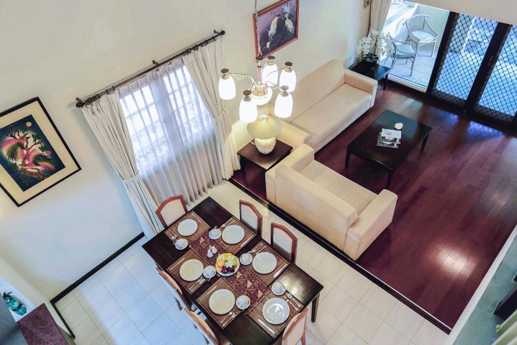 4 Bedrooms Suite Whiz Residence Darmo Harapan Surabaya