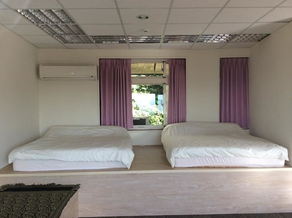 Standard Quadruple room with sea view Orange Pig Inn