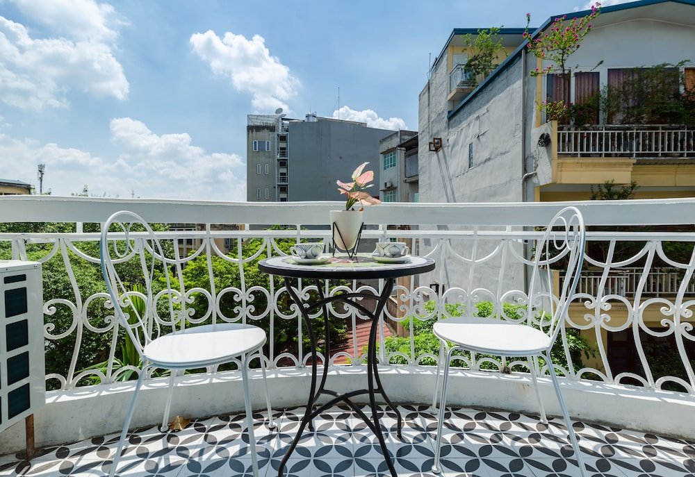 Двухместный номер Superior с балконом и с видом на город The Poppy Villa & Hotel