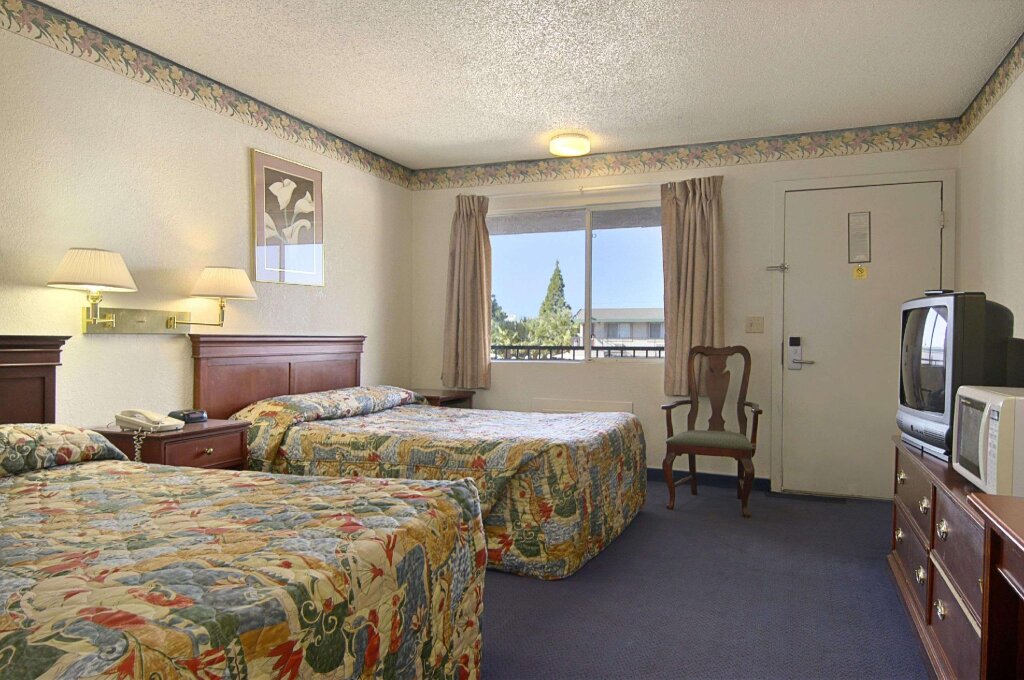 Standard quadruple chambre Days Inn by Wyndham Yuba City