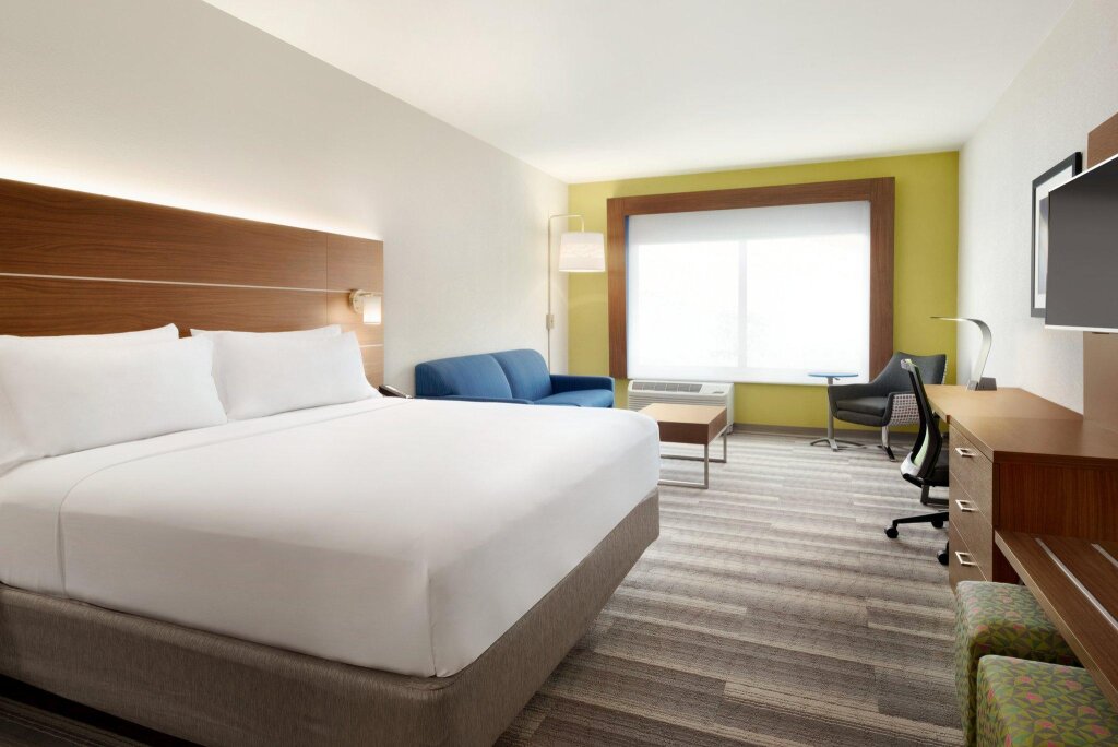 Двухместный люкс Holiday Inn Express And Suites-Cincinnati South - Wilder, an IHG Hotel