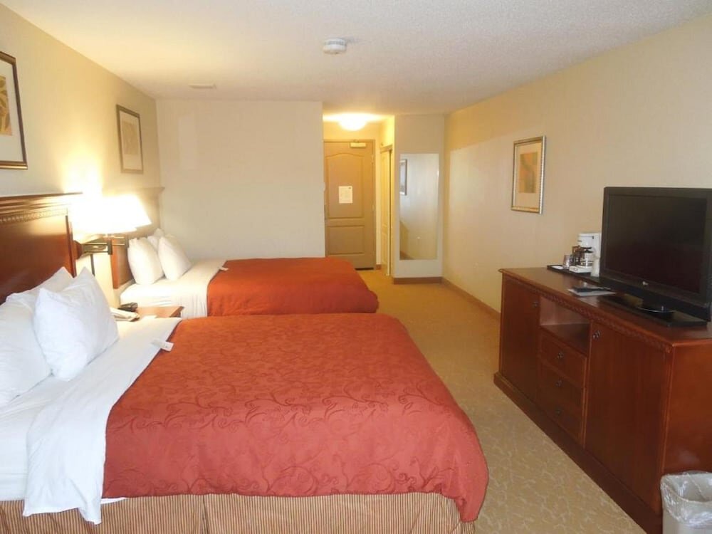 Четырёхместный номер Standard Country Inn & Suites by Radisson, Baltimore North, MD
