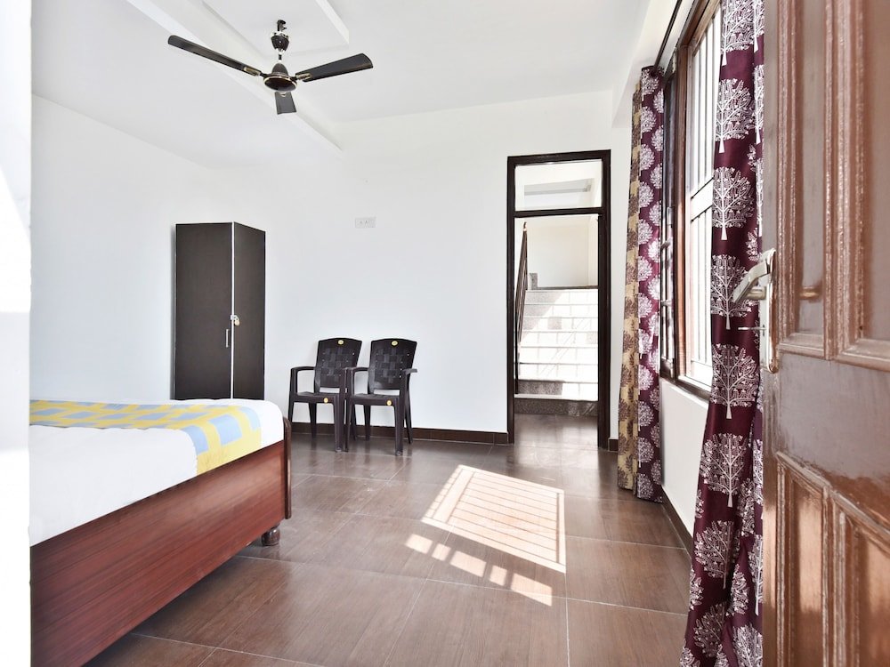 Standard Zimmer OYO 13878 Home Spacious 3BHK Kumarhatti