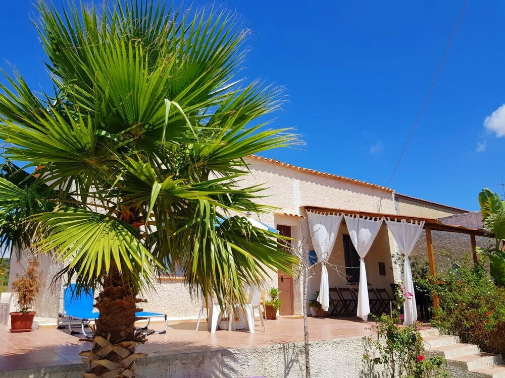 House with 2 Bedrooms in Ballata, with Wonderful Mountain View, Enclosed Garden And Wifi - 20 Km From the Beach 布塞托·帕里佐罗