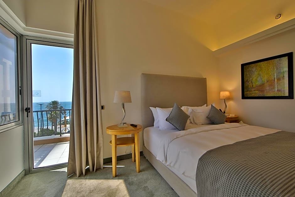 Deluxe Doppel Zimmer mit eingeschränktem Meerblick Riviera Hotel and Beach Lounge, Beirut