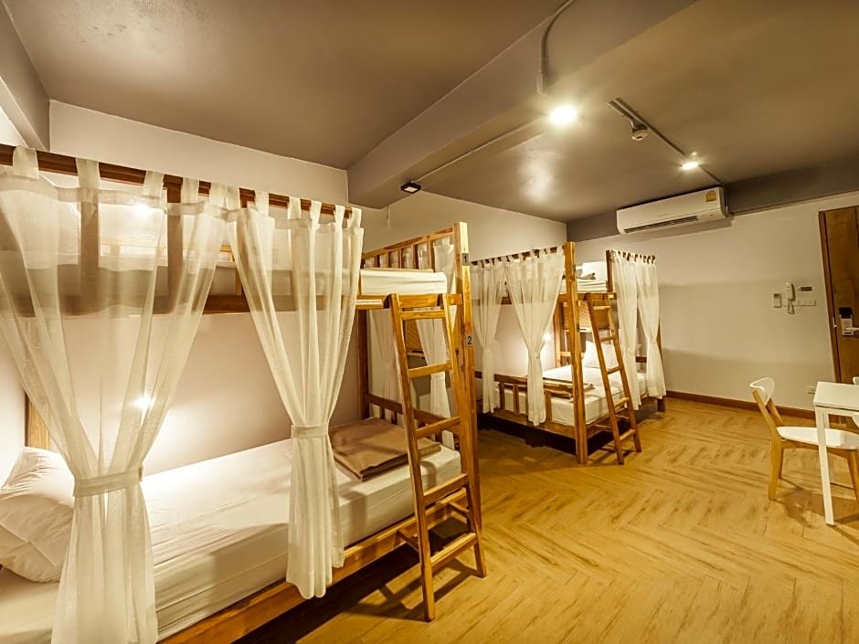 Bed in Dorm (female dorm) Metro Pratunam Boutique Hotel