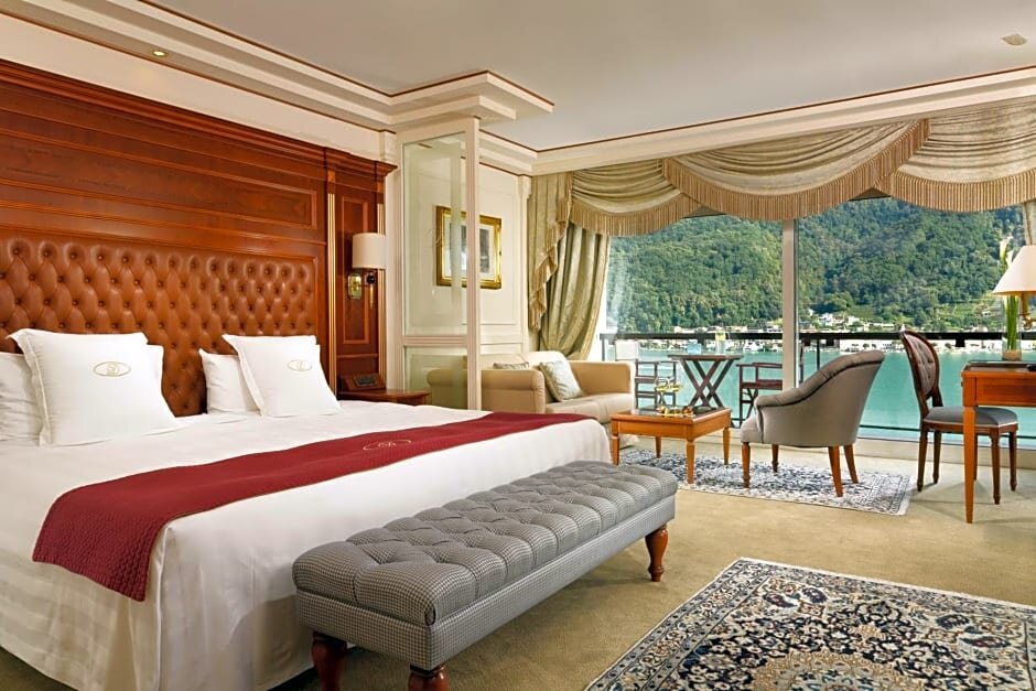 Номер Deluxe с балконом и с видом на озеро Swiss Diamond Hotel & Spa