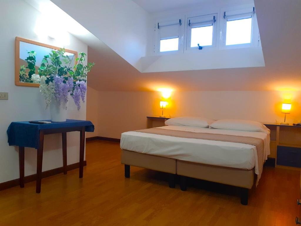 Standard double chambre grenier Hotel Danubio