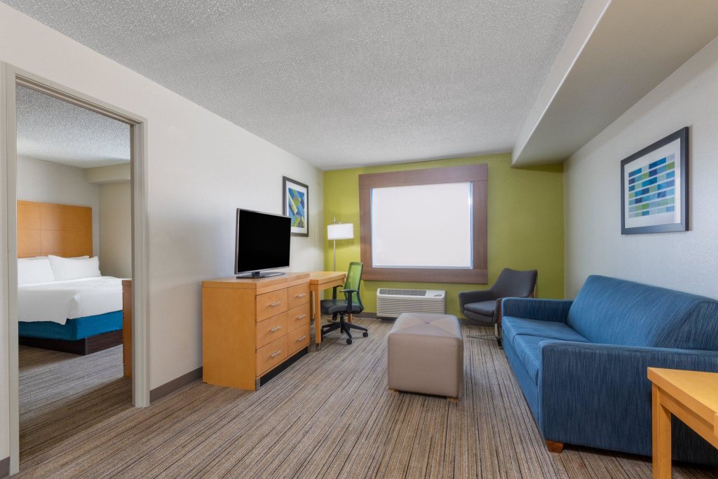 Quadruple Suite Holiday Inn Express & Suites Wheat Ridge-Denver West, an IHG Hotel