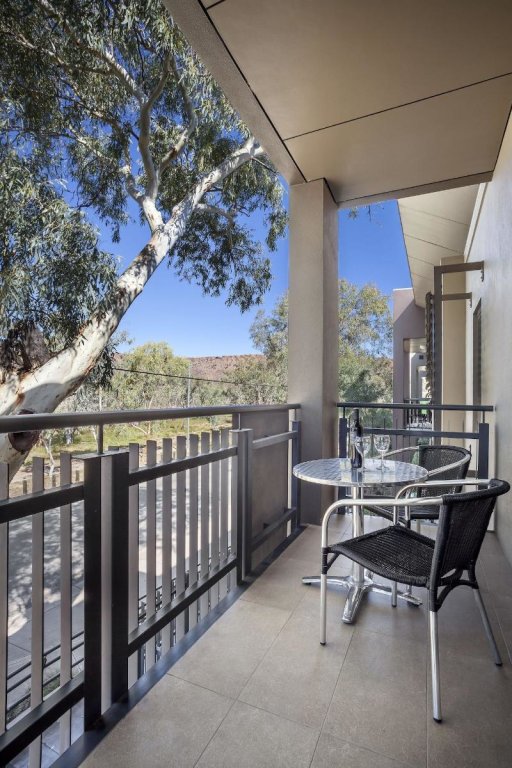 Двухместные апартаменты c 1 комнатой с балконом Quest Alice Springs