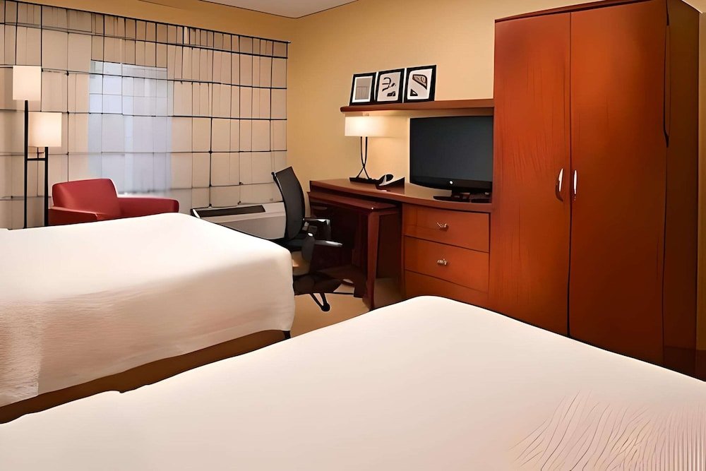 Четырёхместный люкс Comfort Inn & Suites