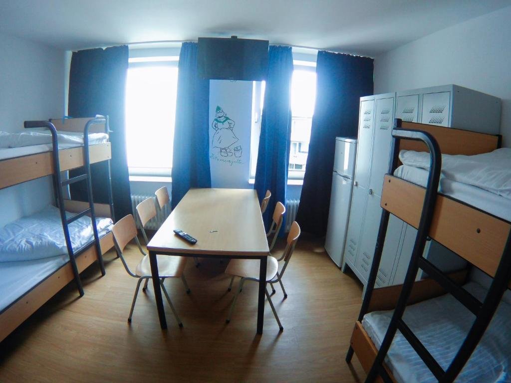 Кровать в общем номере Hostel & Monteurzimmer bei Hansezimmer