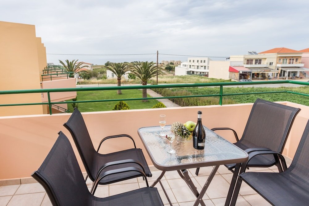 Апартаменты с балконом и с видом на море Alonia Hotel Apartments