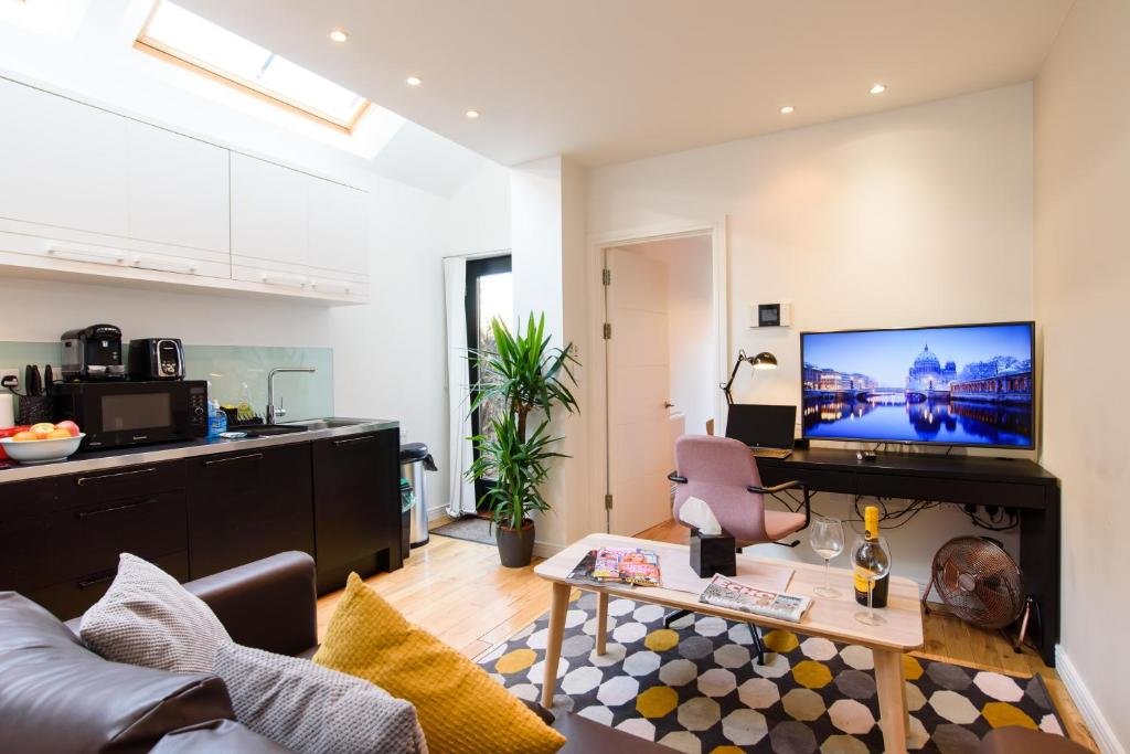 Апартаменты Oakfield Premier Apartments - Fast Wifi - 5 mins City Centre