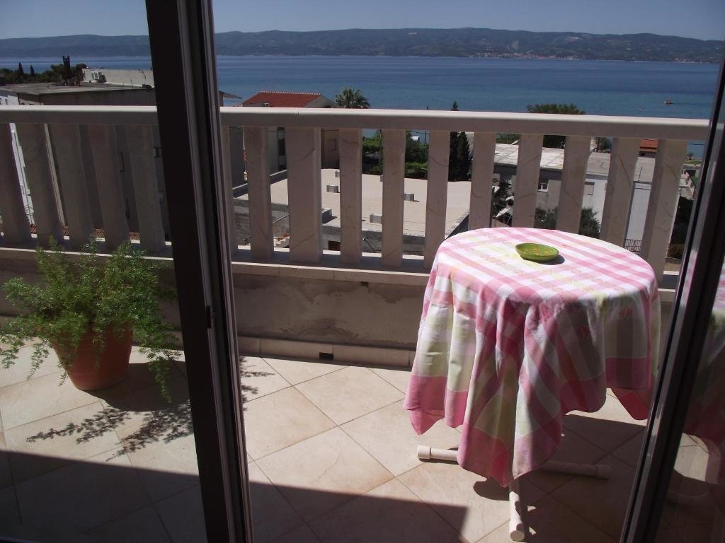 2 Bedrooms Apartment with balcony and with view Apartments Ticinovic