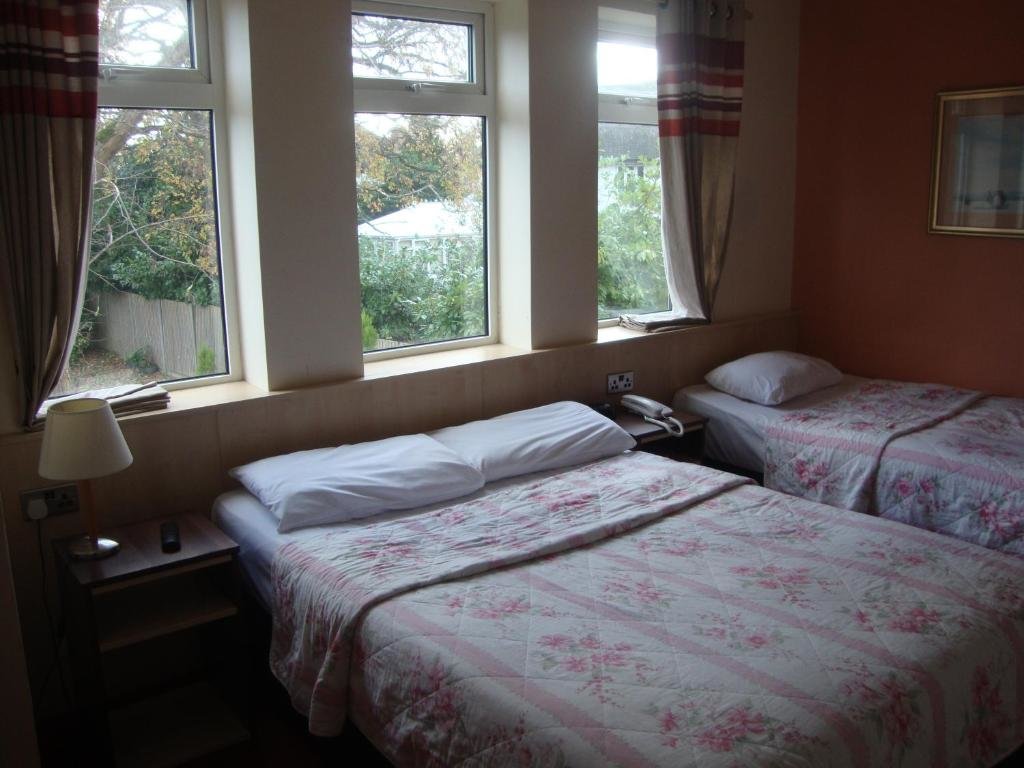 Standard Triple room Gainsborough Lodge
