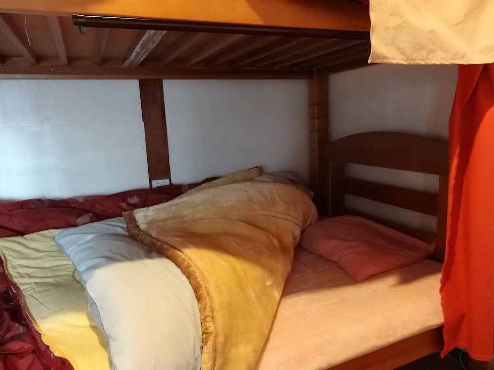 Кровать в общем номере (женский номер) Guesthouse Miso Soup - Hostel