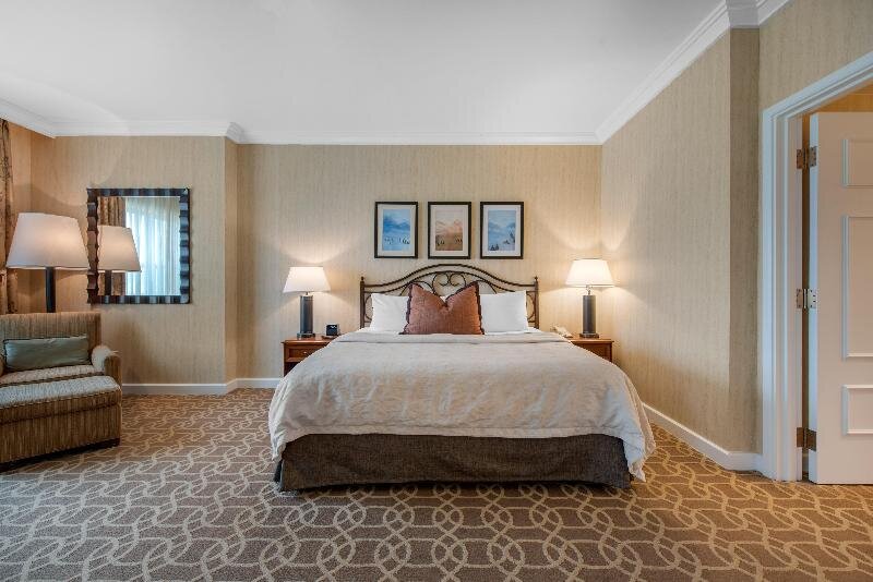 Standard Double room with mountain view Omni Interlocken Hotel