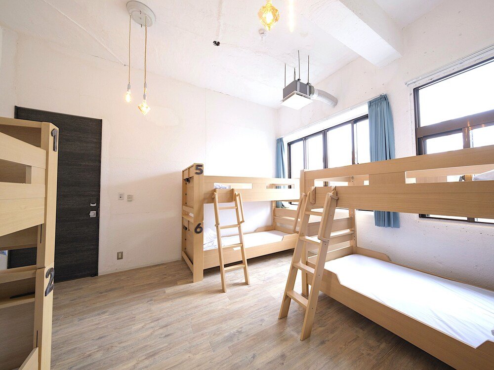 Кровать в общем номере (женский номер) 宮古島 Guesthouse Re-Spect