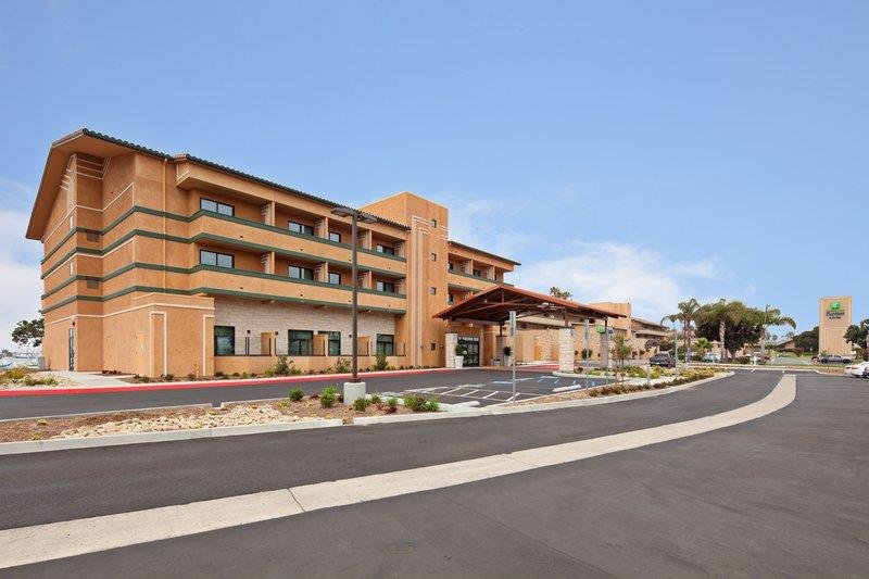 Люкс с красивым видом из окна Holiday Inn Express Hotel & Suites Ventura Harbor, an IHG Hotel