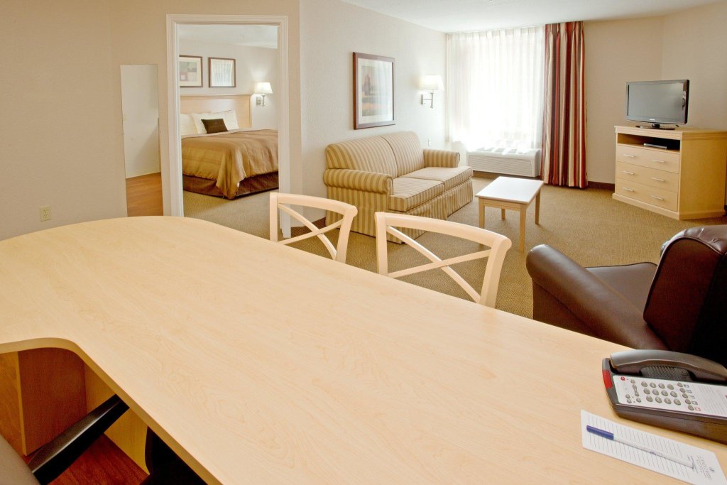 Двухместный люкс c 1 комнатой Candlewood Suites Houston The Woodlands, an IHG Hotel