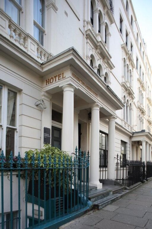 Кровать в общем номере Kensington Gardens Hotel