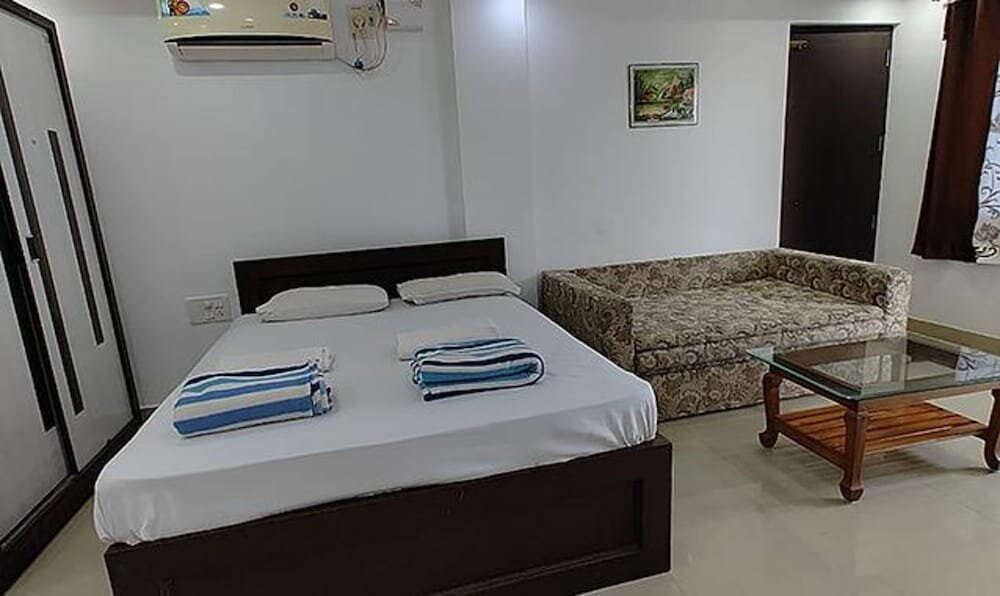Deluxe room Fabexpress Vaibhav Guest House