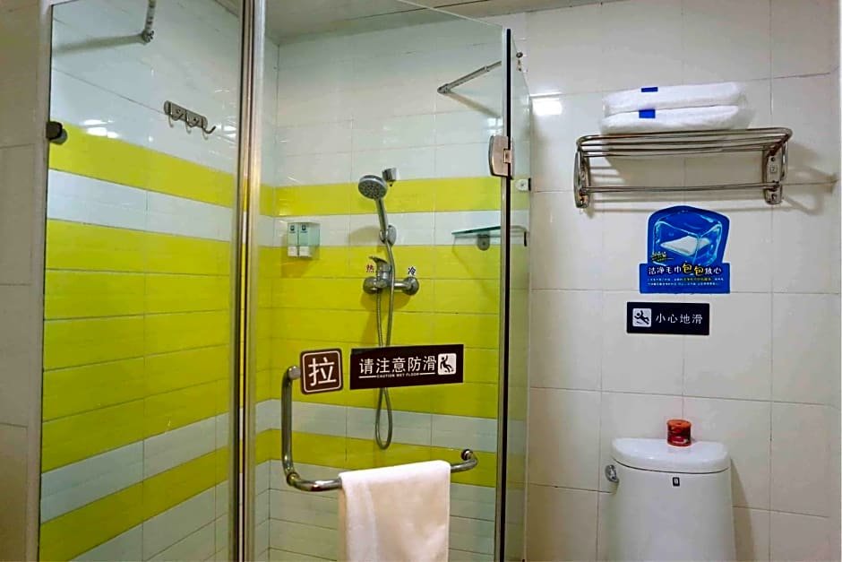 Двухместный номер Standard 7 Days Premium Hotel Xian North Gate Anyuan Gate Subway Station Branch