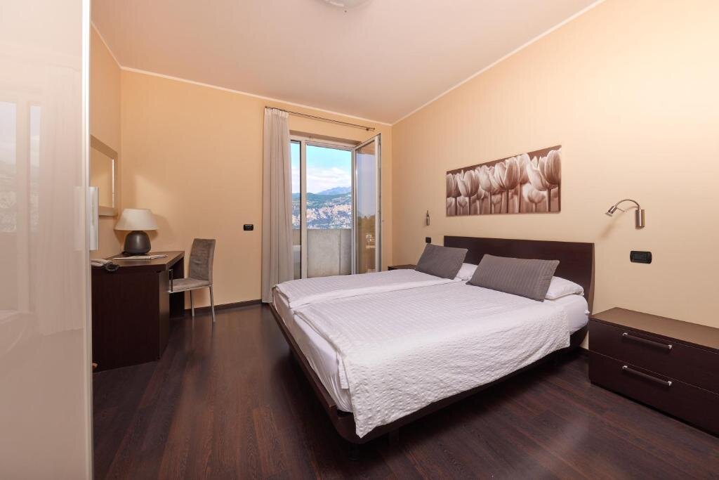 Standard Doppel Zimmer mit Balkon und mit Seeblick Hotel Villa Smeralda