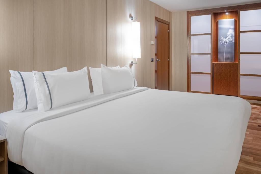 Двухместный полулюкс AC Hotel Málaga Palacio by Marriott