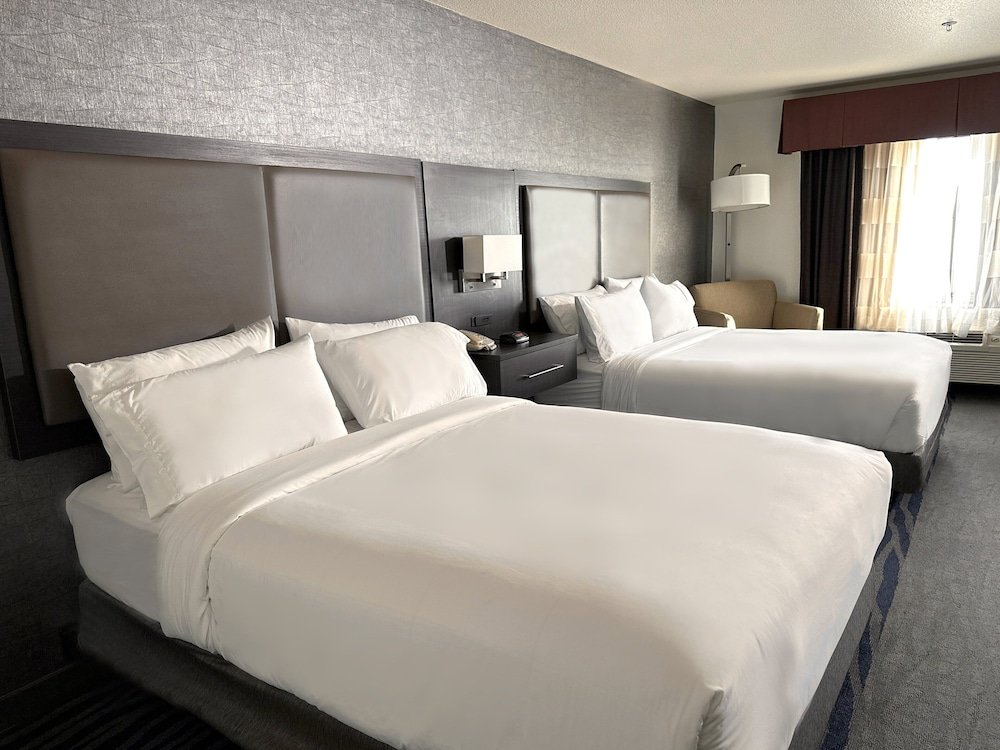 Люкс Holiday Inn Express Hotel & Suites Barstow, an IHG Hotel