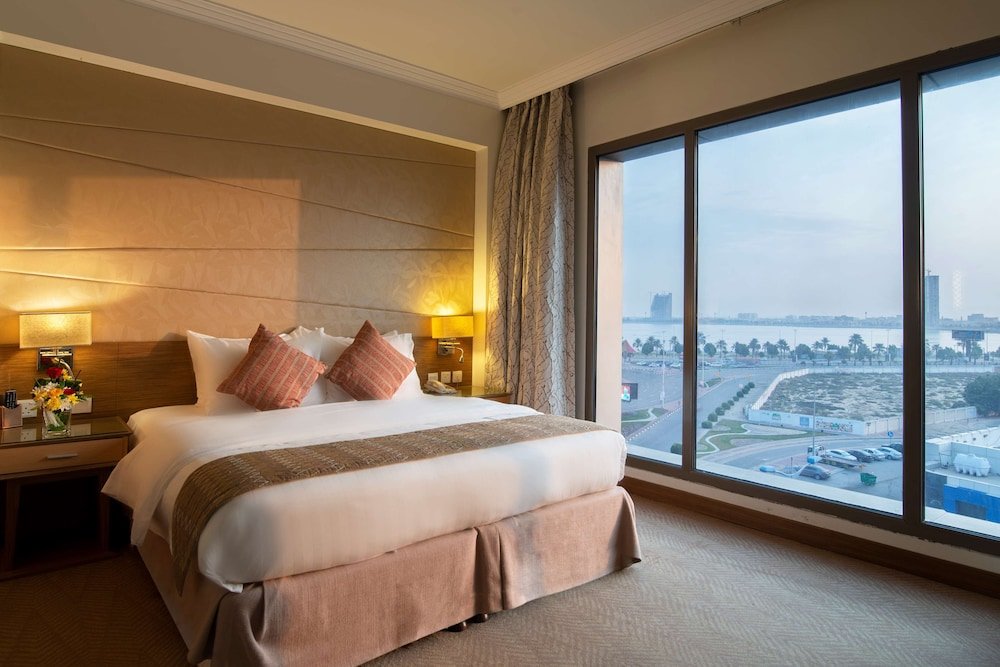 Двухместный номер Business с видом на город Golden Tulip Dammam Corniche Hotel