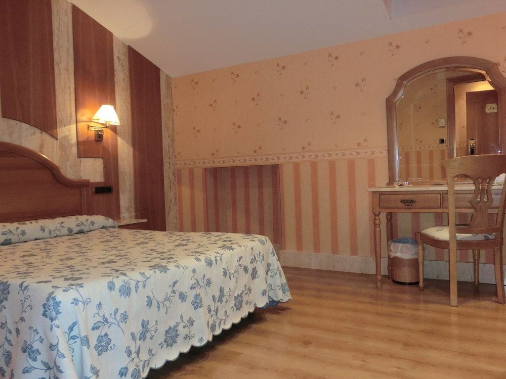 Standard Double room with balcony Hotel Las Ruedas