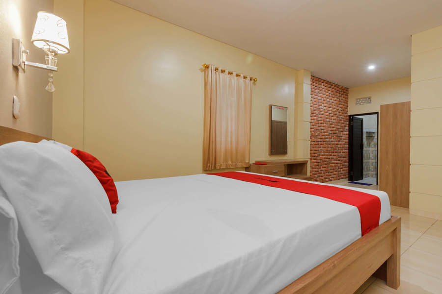 Premium room RedDoorz @ Malalayang Manado