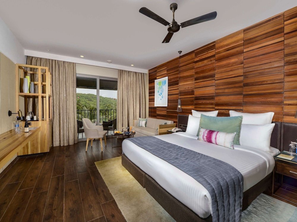 Двухместный номер Luxury с балконом Novotel Goa Candolim Hotel