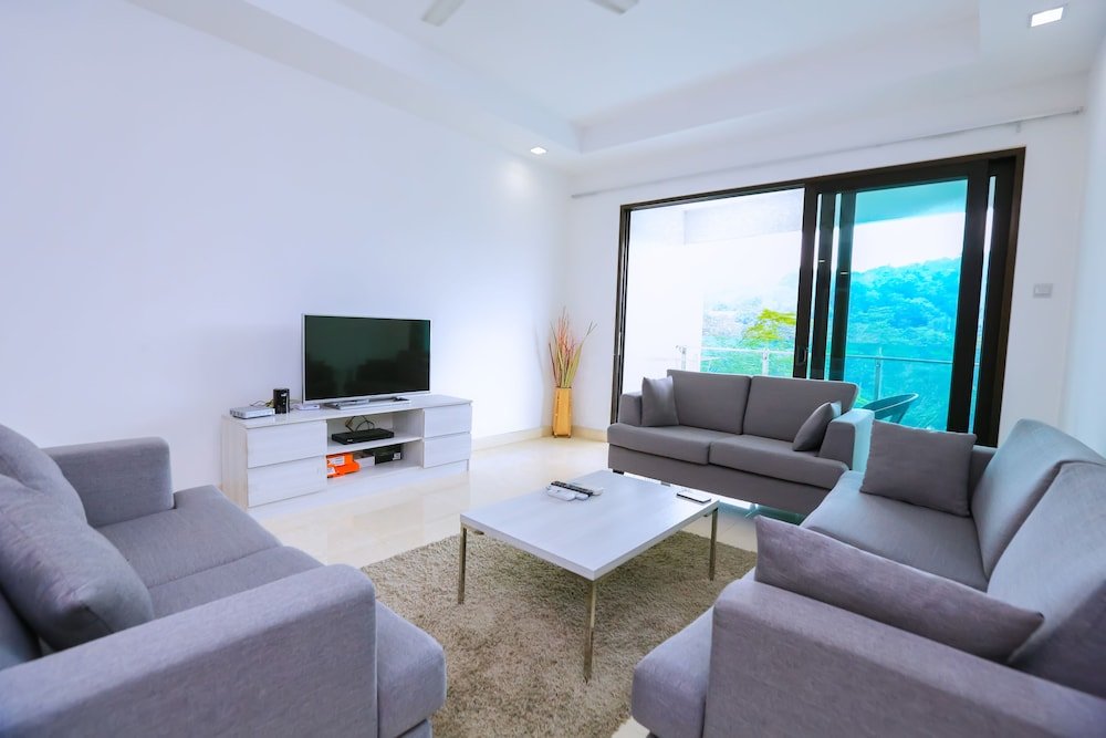 2 Bedrooms Superior Suite with balcony and with city view Richmond & Aston Kiara Suites KL