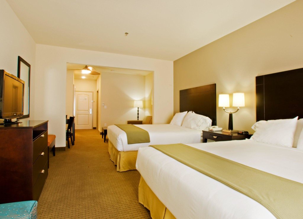 Suite cuádruple Holiday Inn Express Hotel & Suites Shamrock North, an IHG Hotel