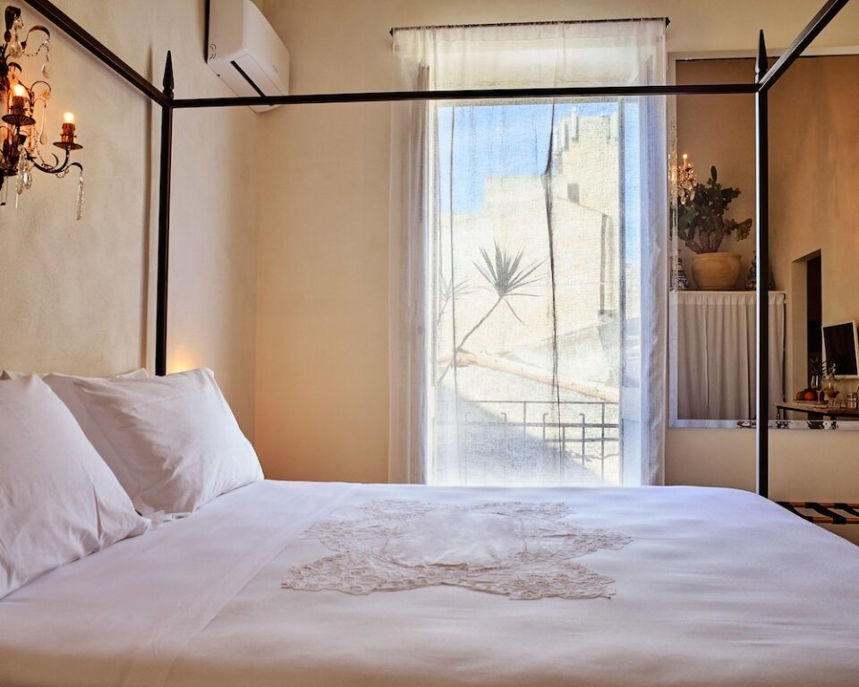 Standard Double room with balcony and with city view Casa Scianna Noto
